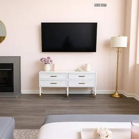 Cute & Cozy - Playhouse Sq, Rock Hall, Clinic, Csu